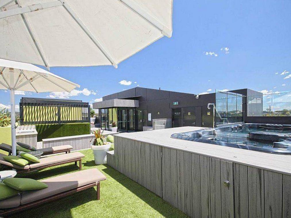 Eastwood Apartments Brisbane Exterior photo The rooftop spa at the hotel