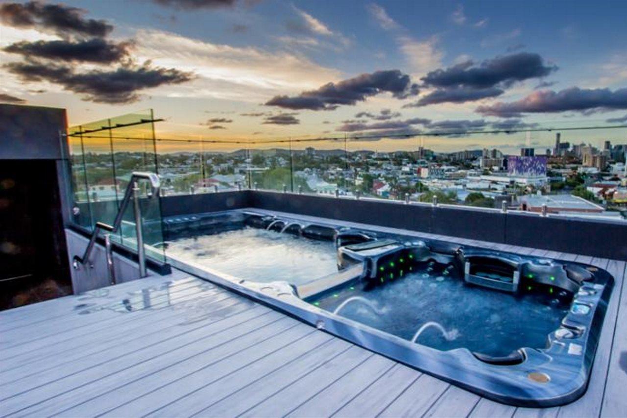 Eastwood Apartments Brisbane Exterior photo Rooftop spa
