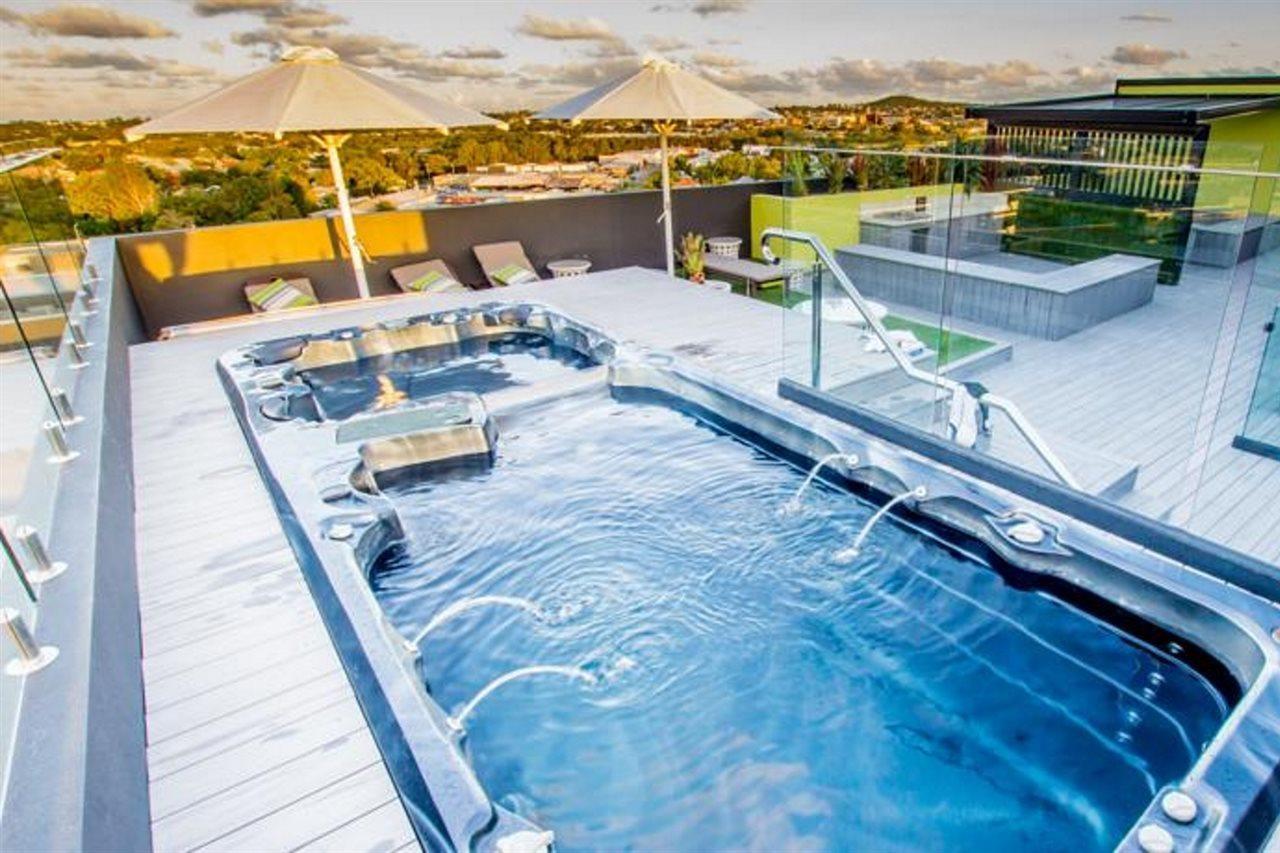 Eastwood Apartments Brisbane Exterior photo A rooftop pool