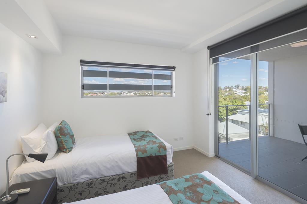 Eastwood Apartments Brisbane Exterior photo A bedroom at the hotel