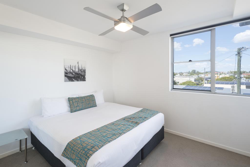Eastwood Apartments Brisbane Exterior photo A bedroom at the hotel