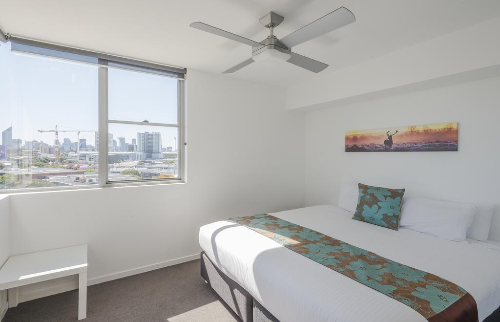 Eastwood Apartments Brisbane Exterior photo A bedroom at the hotel
