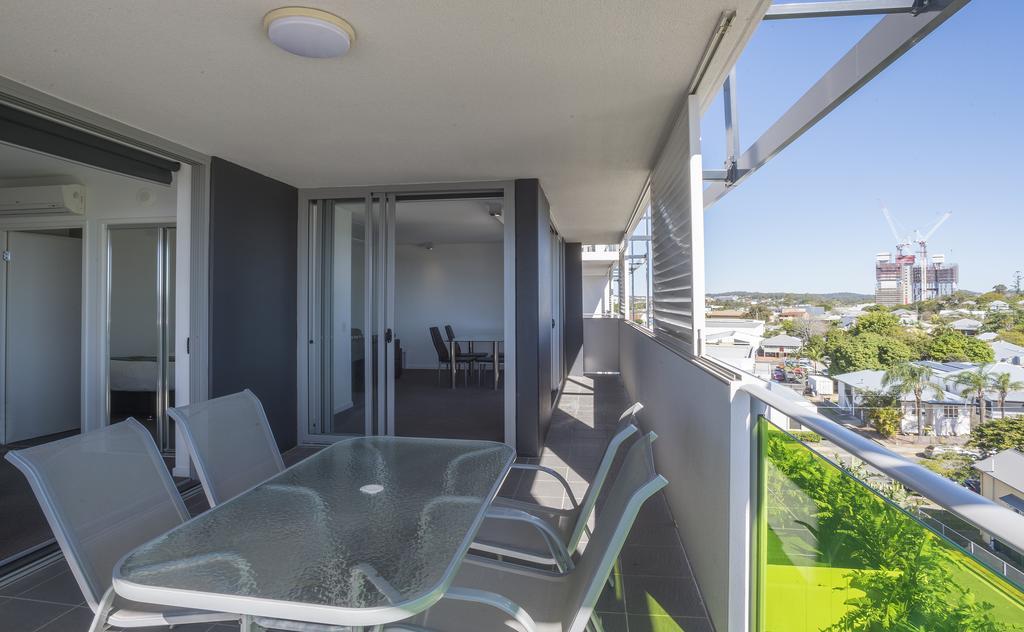 Eastwood Apartments Brisbane Exterior photo A balcony