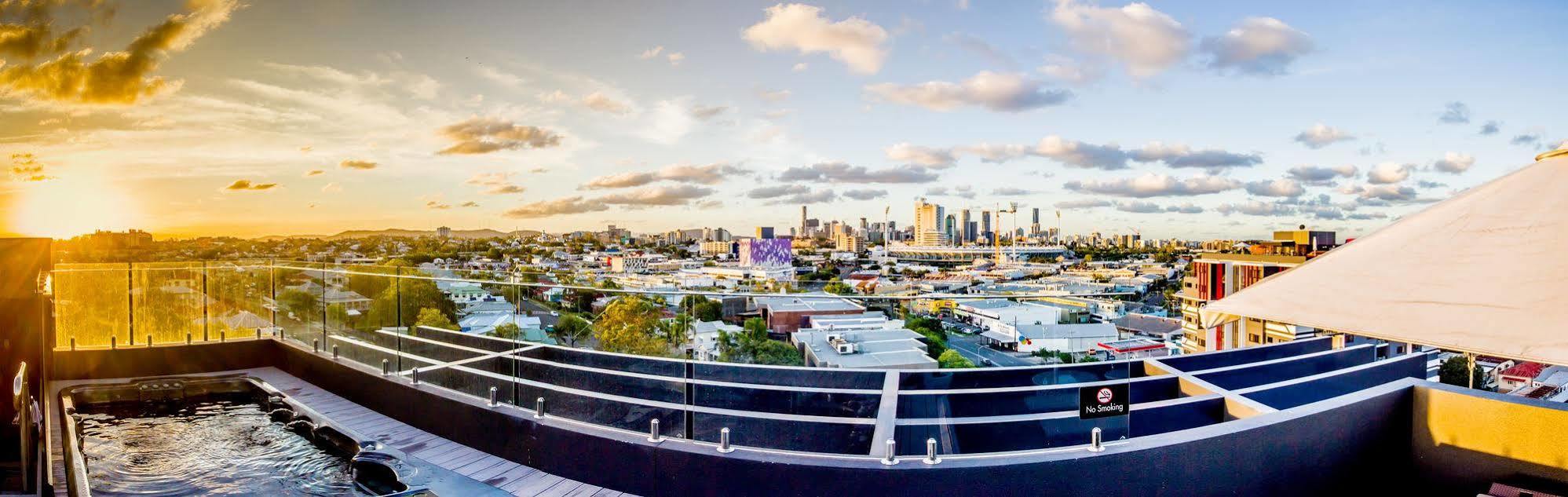 Eastwood Apartments Brisbane Exterior photo View of the Brisbane CBD from the rooftop of the Emporium Hotel South Bank